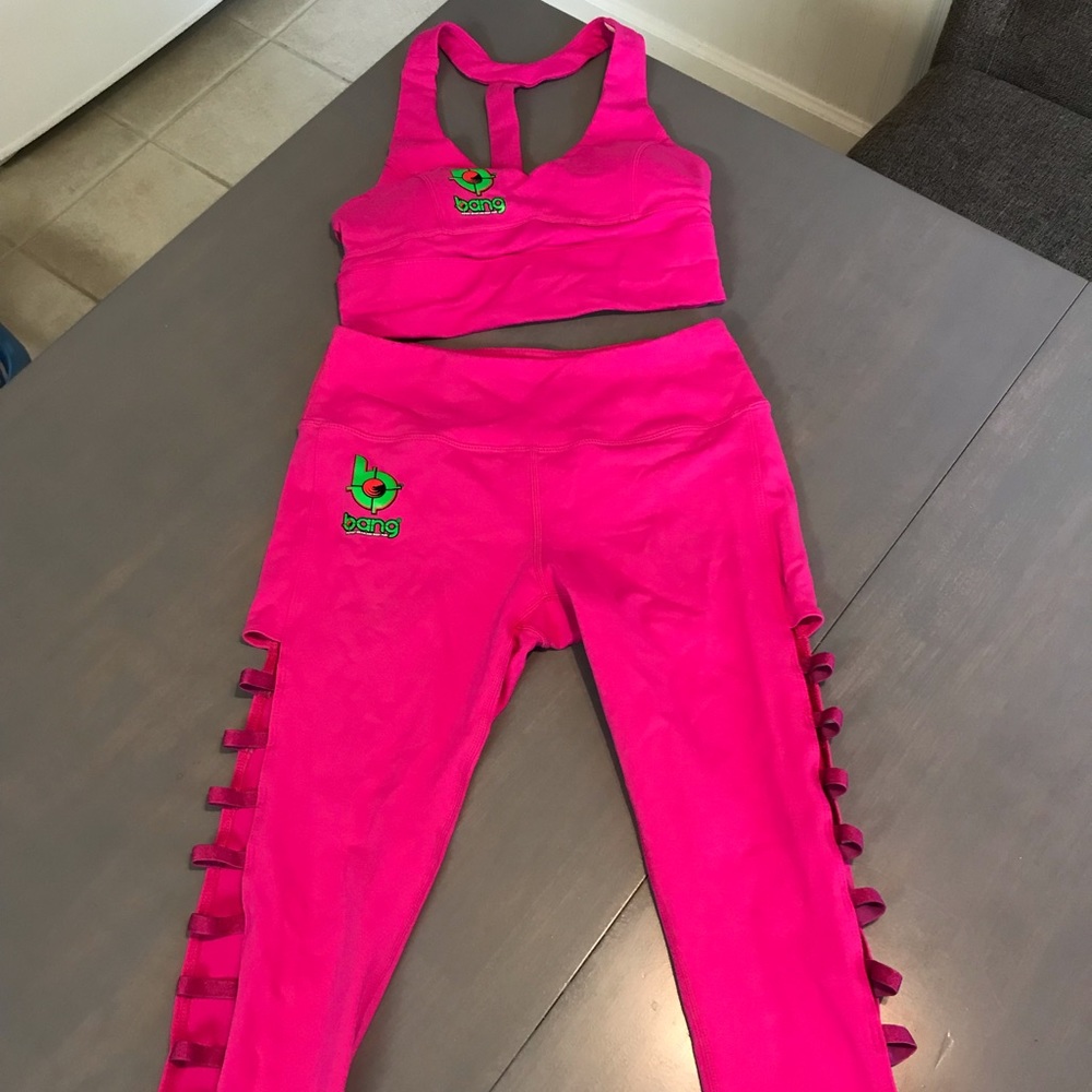 Pink bank energy outfit